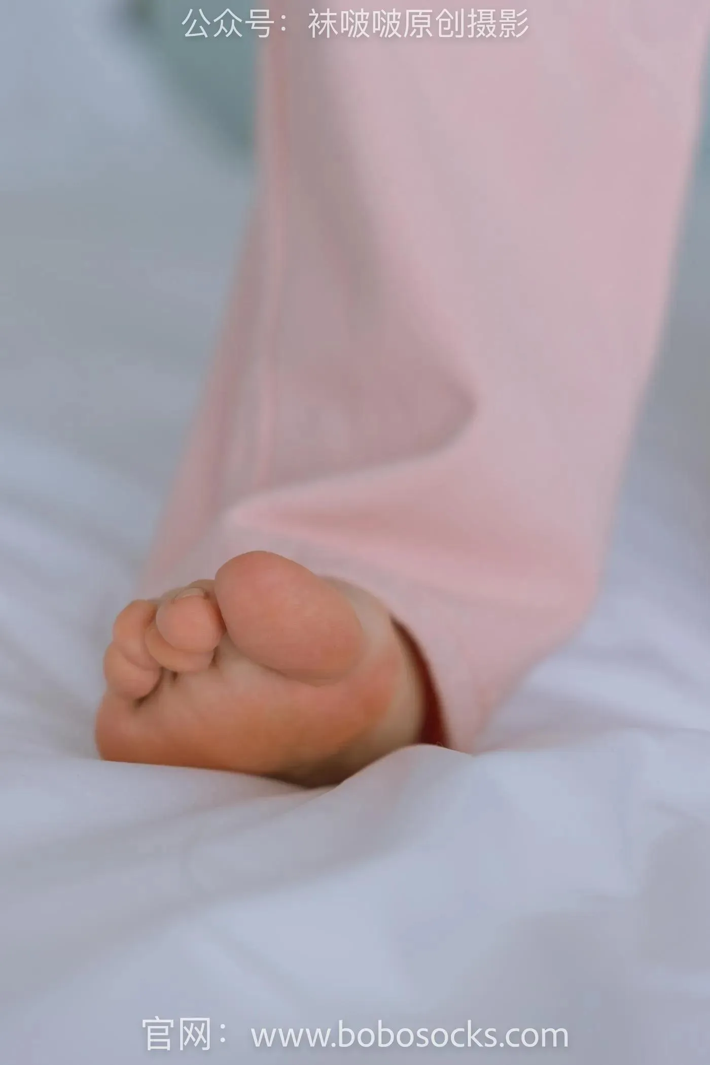 [BoBoSocks袜啵啵]NO.141 周周-运动鞋、白棉袜、裸足 [140P]插图4